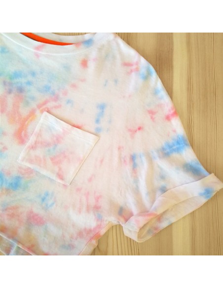 Camiseta tie dye rosa y azul