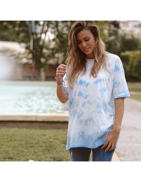 camiseta die-tye blanca y azul