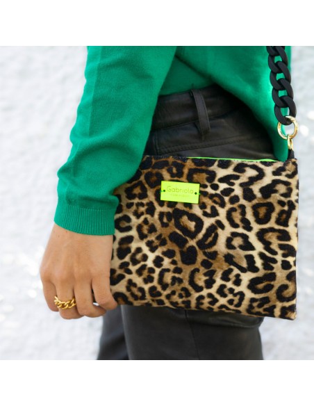 Bolso leopardo sobre
