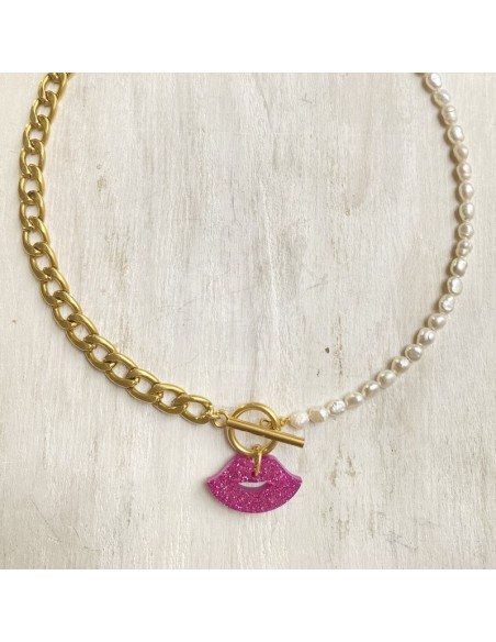 colgante perlas labio